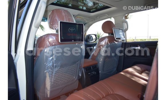 Buy Import Toyota Land Cruiser White Car in Import - Dubai in East Mahé Buy Import Toyota Land Cruiser White Car in Import - Dubai in East Mahé