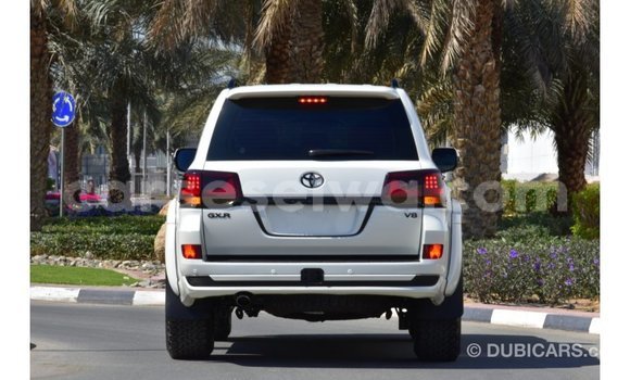 Buy Import Toyota Land Cruiser White Car in Import - Dubai in East Mahé Buy Import Toyota Land Cruiser White Car in Import - Dubai in East Mahé