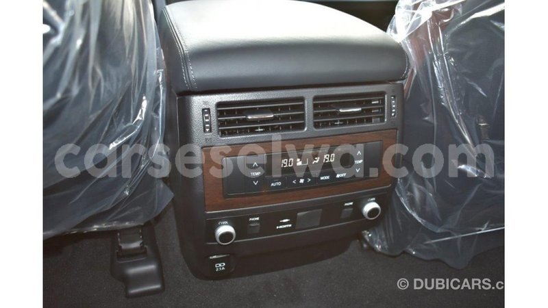Big with watermark toyota land cruiser east mah%c3%a9 import dubai 5278