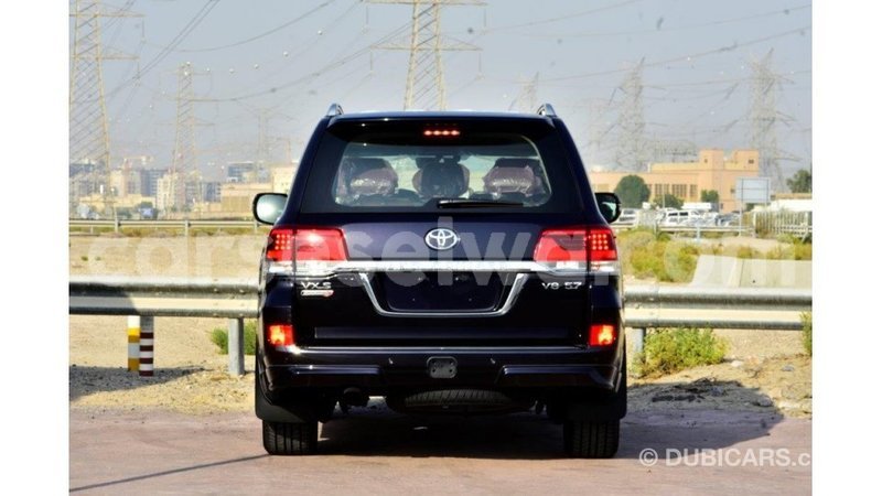 Big with watermark toyota land cruiser east mah%c3%a9 import dubai 5278