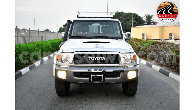Big with watermark toyota land cruiser east mah%c3%a9 import dubai 5280
