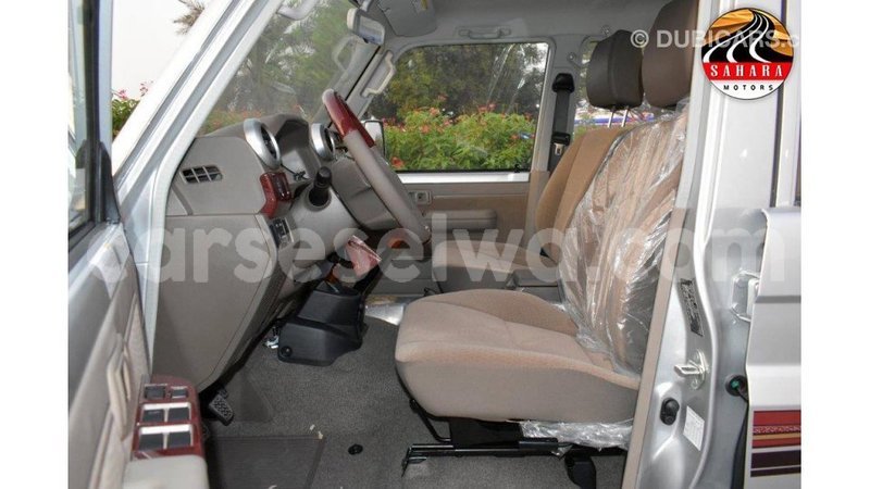 Big with watermark toyota land cruiser east mah%c3%a9 import dubai 5280