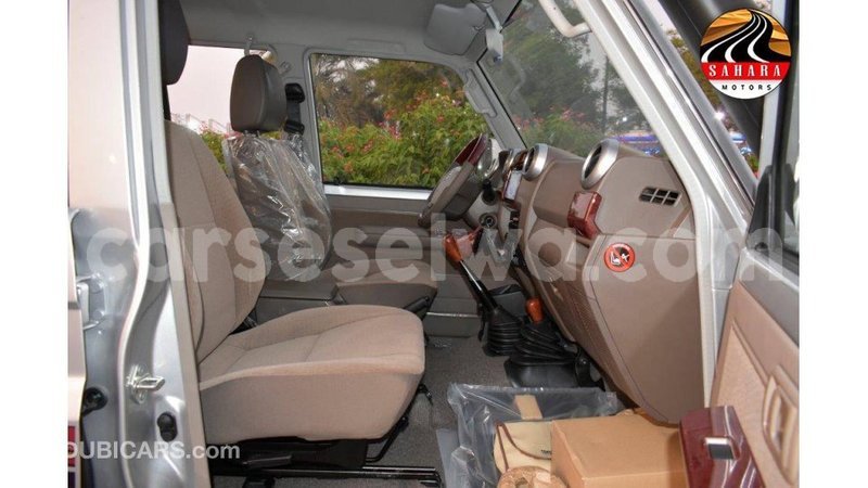 Big with watermark toyota land cruiser east mah%c3%a9 import dubai 5280