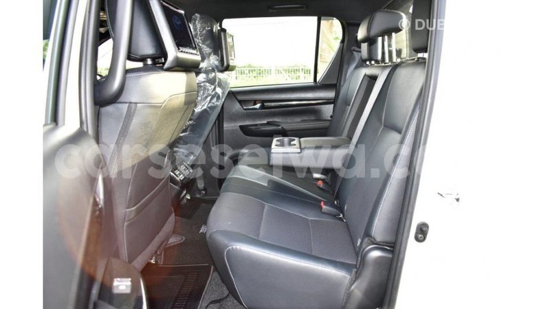 Big with watermark toyota hilux east mah%c3%a9 import dubai 5281