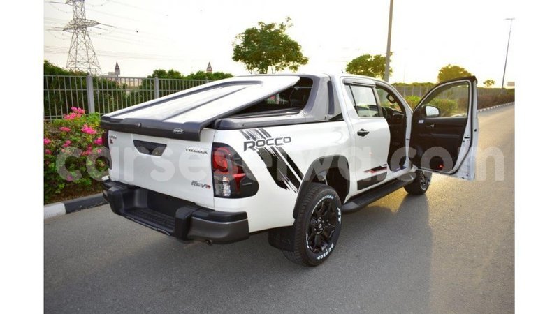 Big with watermark toyota hilux east mah%c3%a9 import dubai 5281