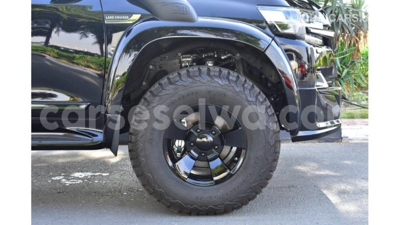 Big with watermark toyota land cruiser east mah%c3%a9 import dubai 5283