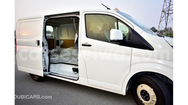 Big with watermark toyota hiace east mah%c3%a9 import dubai 5285