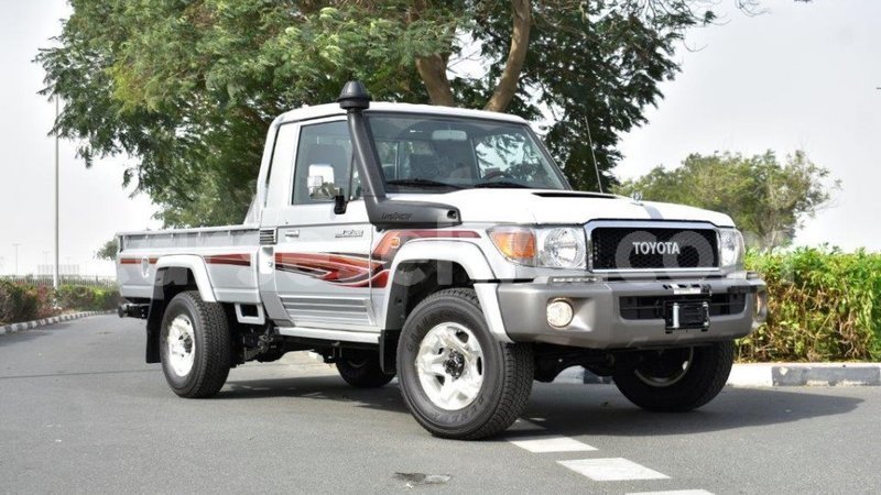 Big with watermark toyota land cruiser east mah%c3%a9 import dubai 5286
