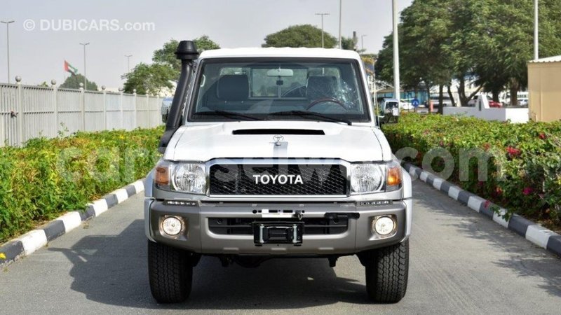 Big with watermark toyota land cruiser east mah%c3%a9 import dubai 5286