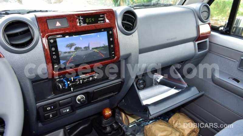 Big with watermark toyota land cruiser east mah%c3%a9 import dubai 5286