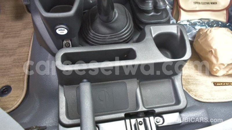 Big with watermark toyota land cruiser east mah%c3%a9 import dubai 5286