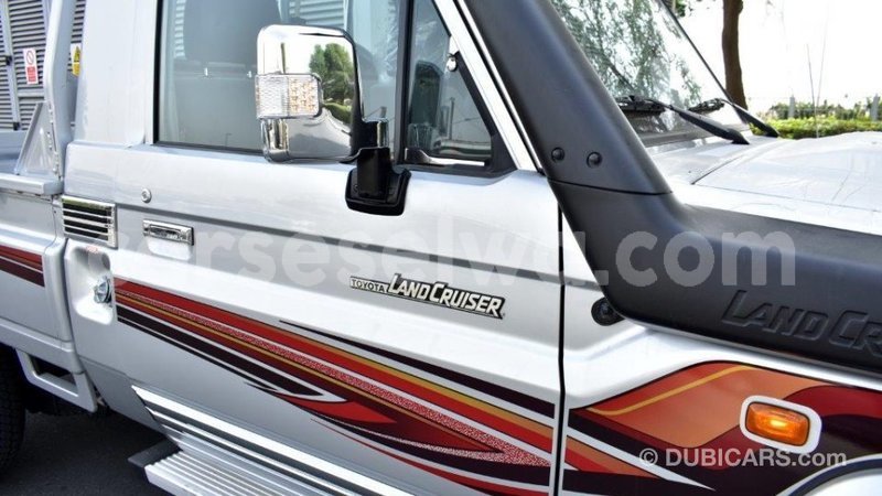 Big with watermark toyota land cruiser east mah%c3%a9 import dubai 5286