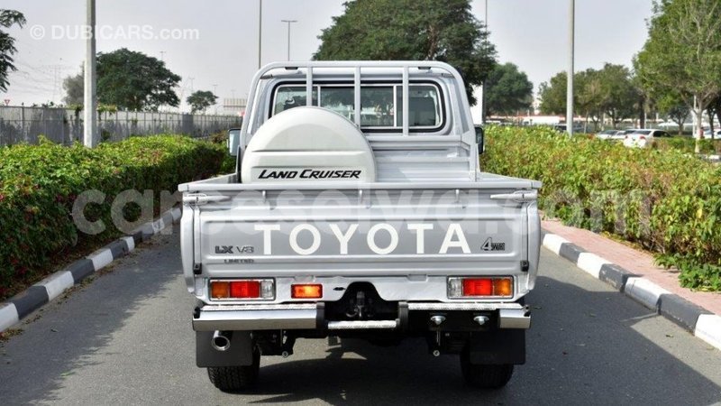Big with watermark toyota land cruiser east mah%c3%a9 import dubai 5286