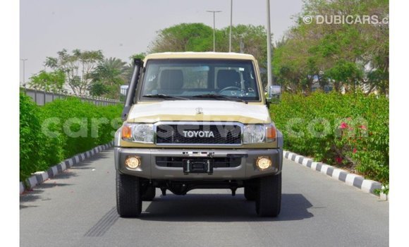 Buy Import Toyota Land Cruiser Beige Car in Import - Dubai in East Mahé Buy Import Toyota Land Cruiser Beige Car in Import - Dubai in East Mahé