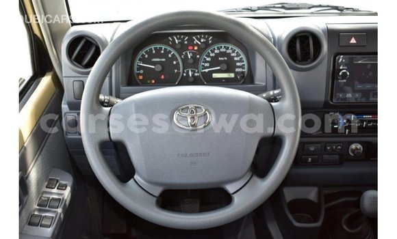Buy Import Toyota Land Cruiser Beige Car in Import - Dubai in East Mahé Buy Import Toyota Land Cruiser Beige Car in Import - Dubai in East Mahé