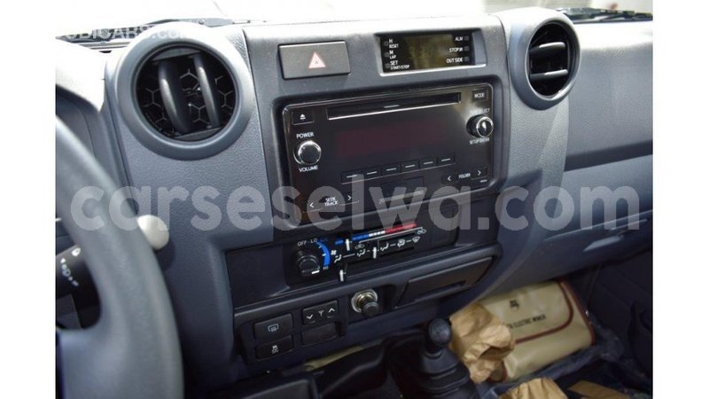 Big with watermark toyota land cruiser east mah%c3%a9 import dubai 5287