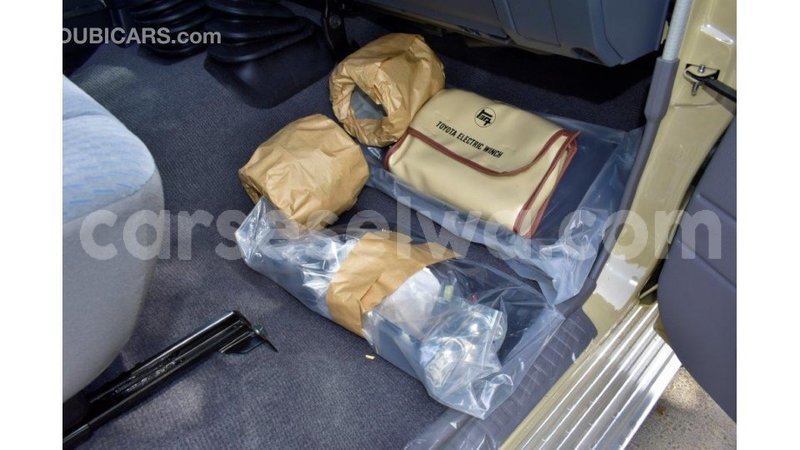 Big with watermark toyota land cruiser east mah%c3%a9 import dubai 5287