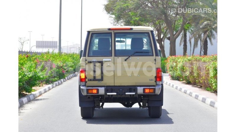 Big with watermark toyota land cruiser east mah%c3%a9 import dubai 5287
