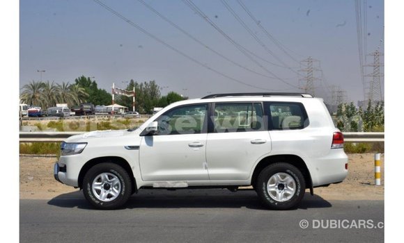 Buy Import Toyota Land Cruiser White Car in Import - Dubai in East Mahé Buy Import Toyota Land Cruiser White Car in Import - Dubai in East Mahé