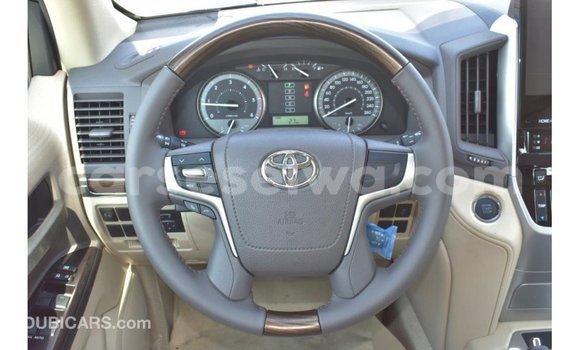 Buy Import Toyota Land Cruiser White Car in Import - Dubai in East Mahé Buy Import Toyota Land Cruiser White Car in Import - Dubai in East Mahé