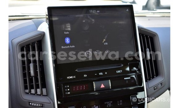Buy Import Toyota Land Cruiser White Car in Import - Dubai in East Mahé Buy Import Toyota Land Cruiser White Car in Import - Dubai in East Mahé