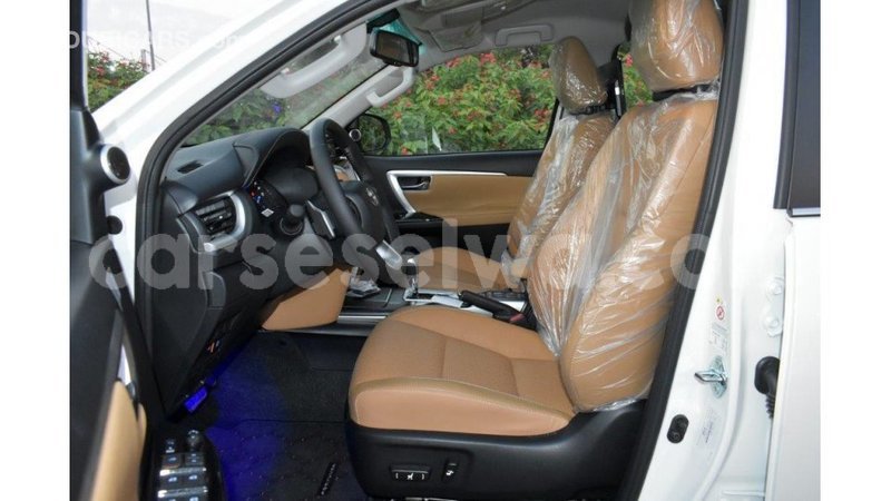 Big with watermark toyota fortuner east mah%c3%a9 import dubai 5289