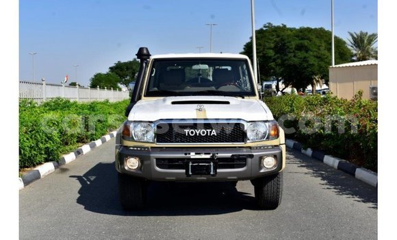 Buy Import Toyota Land Cruiser Beige Car in Import - Dubai in East Mahé Buy Import Toyota Land Cruiser Beige Car in Import - Dubai in East Mahé