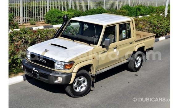 Buy Import Toyota Land Cruiser Beige Car in Import - Dubai in East Mahé Buy Import Toyota Land Cruiser Beige Car in Import - Dubai in East Mahé