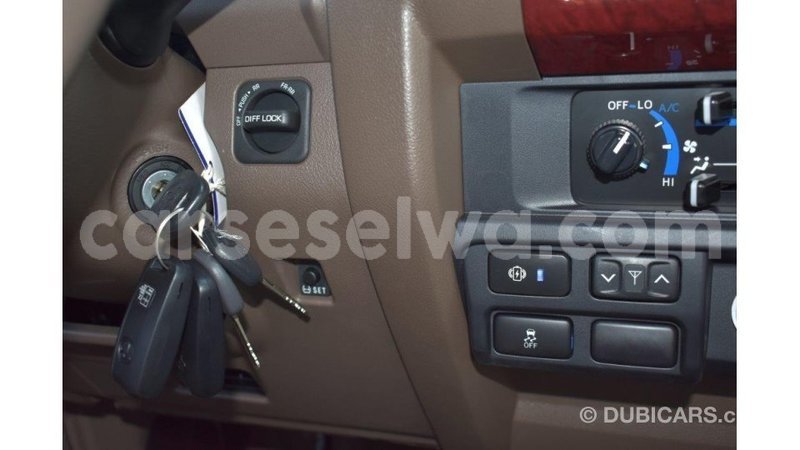 Big with watermark toyota land cruiser east mah%c3%a9 import dubai 5293