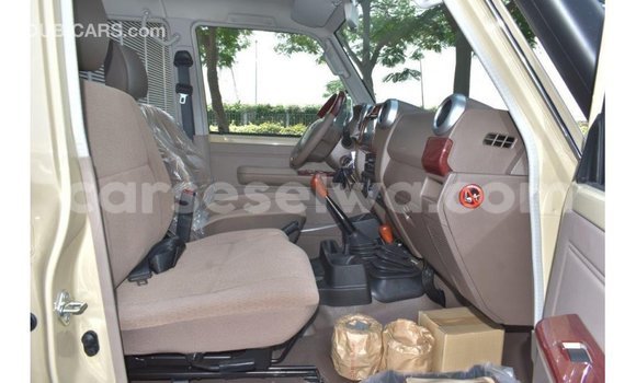 Buy Import Toyota Land Cruiser Beige Car in Import - Dubai in East Mahé Buy Import Toyota Land Cruiser Beige Car in Import - Dubai in East Mahé