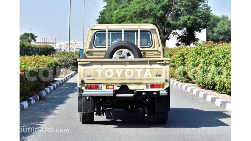 Big with watermark toyota land cruiser east mah%c3%a9 import dubai 5293