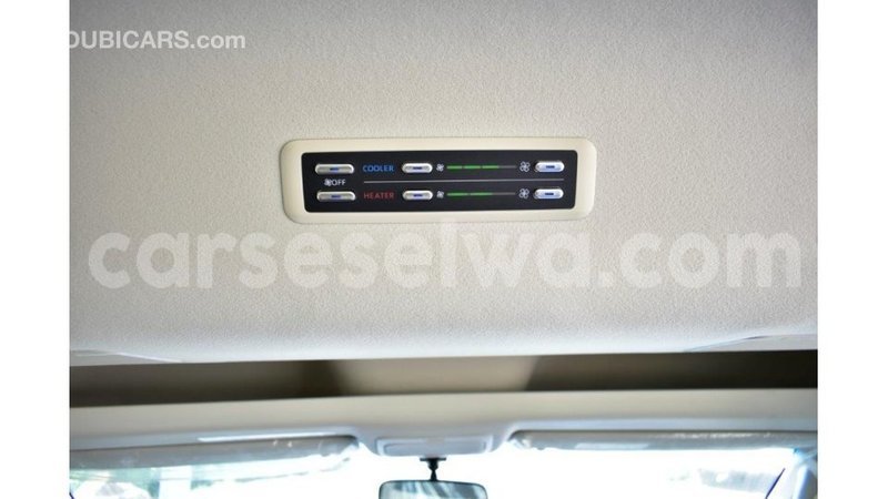 Big with watermark toyota hiace east mah%c3%a9 import dubai 5297