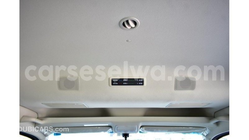 Big with watermark toyota hiace east mah%c3%a9 import dubai 5297