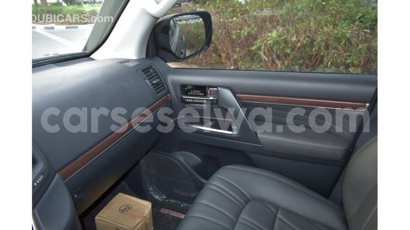 Big with watermark toyota land cruiser east mah%c3%a9 import dubai 5298