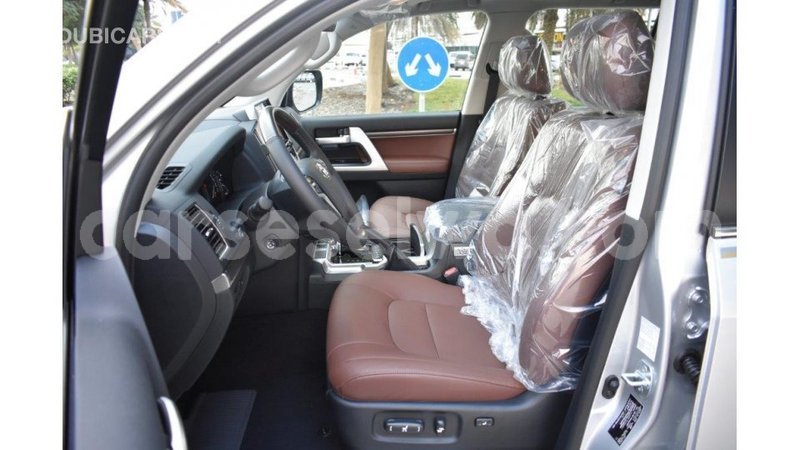 Big with watermark toyota land cruiser east mah%c3%a9 import dubai 5301