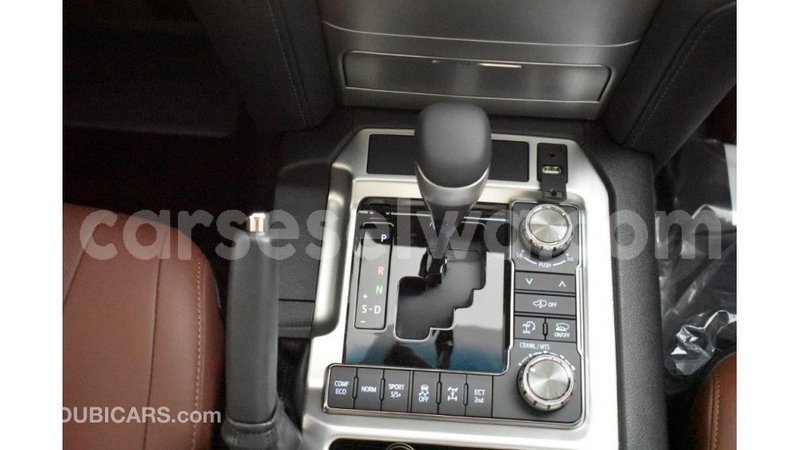 Big with watermark toyota land cruiser east mah%c3%a9 import dubai 5301