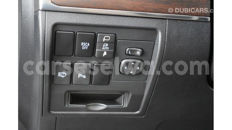 Big with watermark toyota land cruiser east mah%c3%a9 import dubai 5301