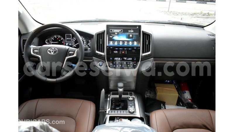 Big with watermark toyota land cruiser east mah%c3%a9 import dubai 5301