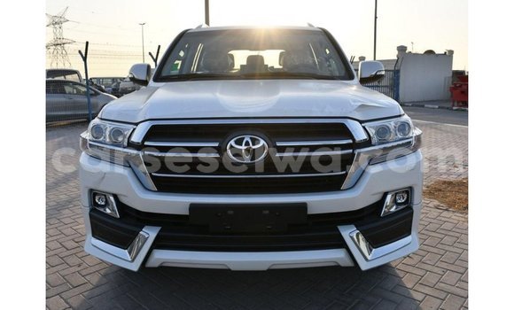 Buy Import Toyota Land Cruiser White Car in Import - Dubai in East Mahé Buy Import Toyota Land Cruiser White Car in Import - Dubai in East Mahé
