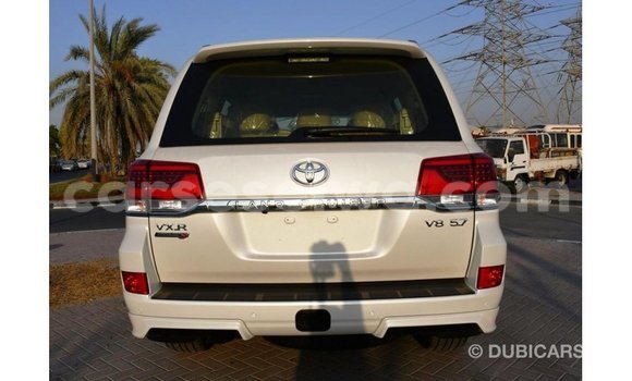Buy Import Toyota Land Cruiser White Car in Import - Dubai in East Mahé Buy Import Toyota Land Cruiser White Car in Import - Dubai in East Mahé