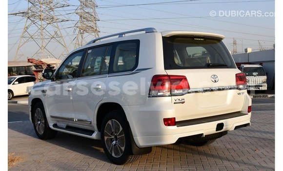 Buy Import Toyota Land Cruiser White Car in Import - Dubai in East Mahé Buy Import Toyota Land Cruiser White Car in Import - Dubai in East Mahé