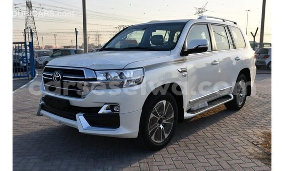 Buy Import Toyota Land Cruiser White Car in Import - Dubai in East Mahé Buy Import Toyota Land Cruiser White Car in Import - Dubai in East Mahé