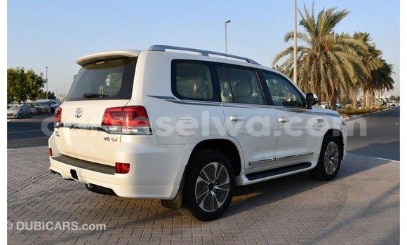 Buy Import Toyota Land Cruiser White Car in Import - Dubai in East Mahé Buy Import Toyota Land Cruiser White Car in Import - Dubai in East Mahé