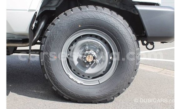 Buy Import Toyota Land Cruiser White Car in Import - Dubai in East Mahé Buy Import Toyota Land Cruiser White Car in Import - Dubai in East Mahé