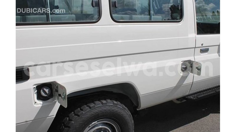 Big with watermark toyota land cruiser east mah%c3%a9 import dubai 5321