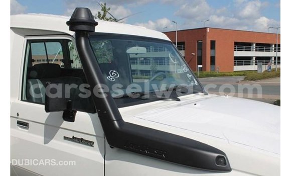Buy Import Toyota Land Cruiser White Car in Import - Dubai in East Mahé Buy Import Toyota Land Cruiser White Car in Import - Dubai in East Mahé