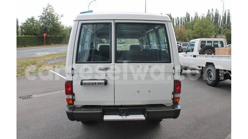 Big with watermark toyota land cruiser east mah%c3%a9 import dubai 5321