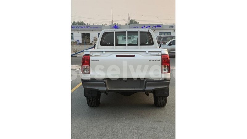 Big with watermark toyota hilux east mah%c3%a9 import dubai 5323