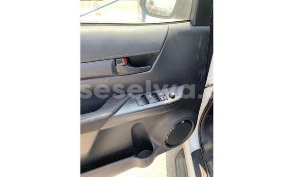 Buy Import Toyota Hilux White Car in Import - Dubai in East Mahé Buy Import Toyota Hilux White Car in Import - Dubai in East Mahé