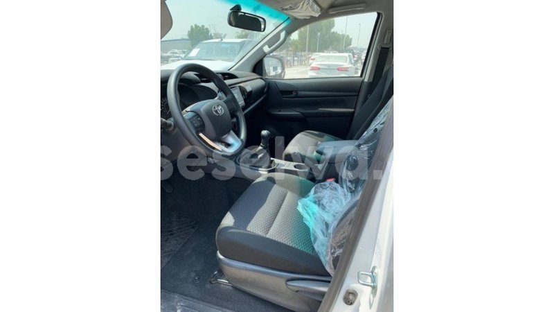 Big with watermark toyota hilux east mah%c3%a9 import dubai 5323